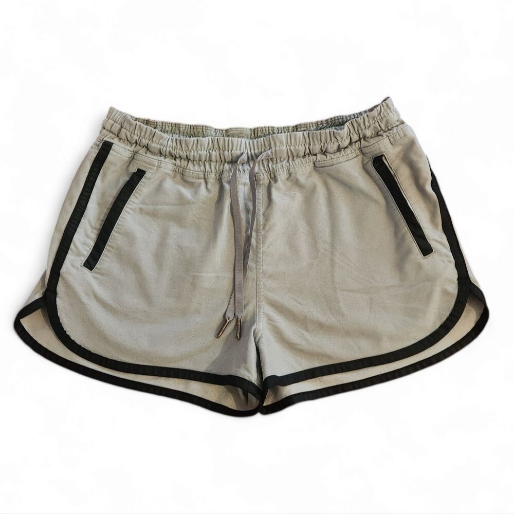 Lululemon Varsity Shorts ~medium athleisure basic aesthetic comfy